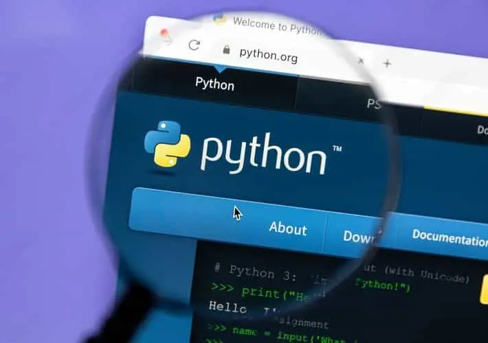 Desarrollador utilizando Python para crear soluciones Blockchain y Smart Contracts.